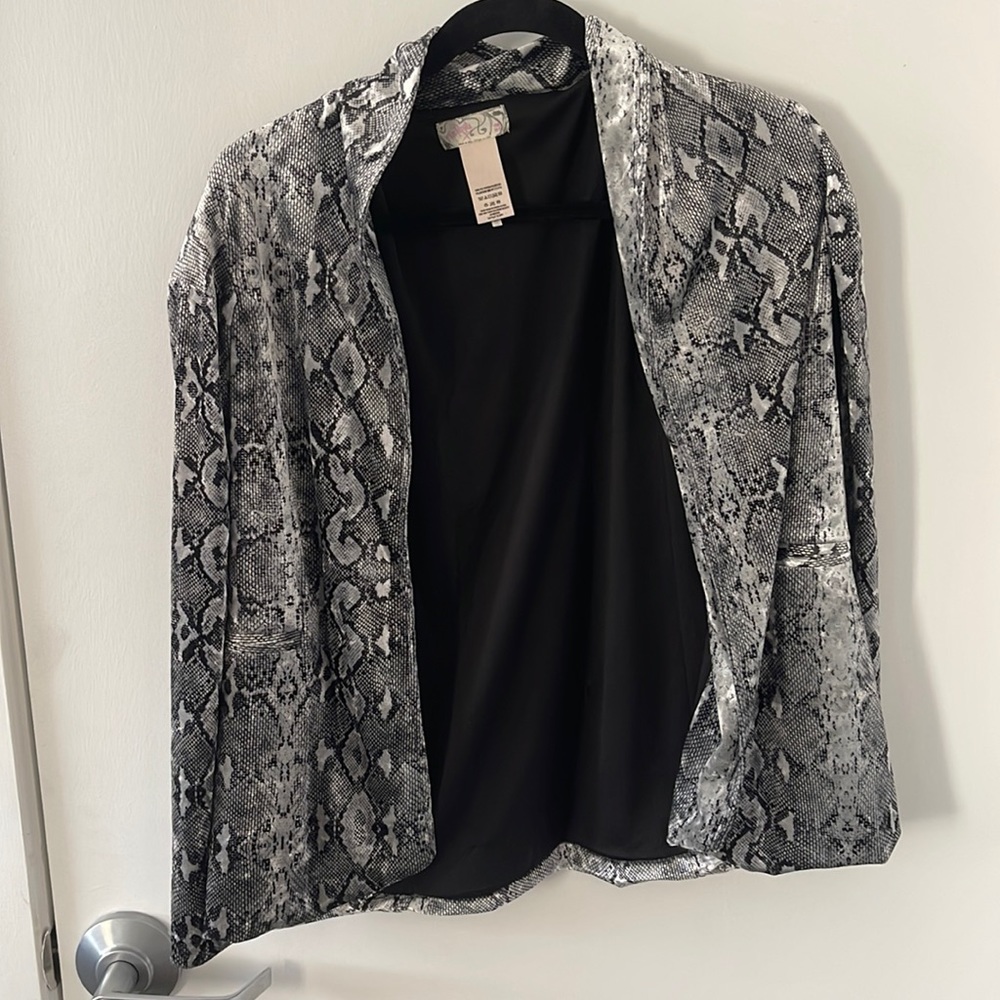 Blazer / cape like animal print